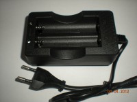 DOPPIO CARICABATTERIE PER BATTERIE 18650